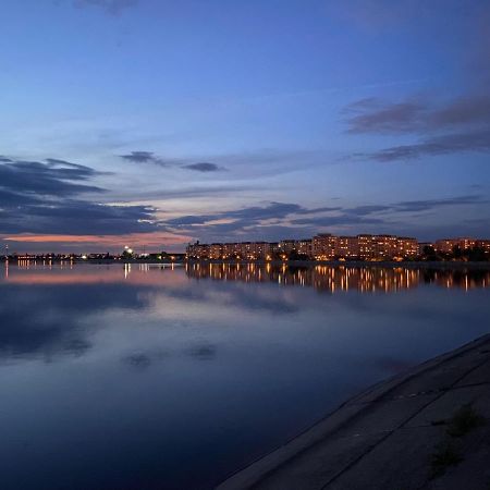 Horizon View Villa - Lakefront Terrace Suite Bucharest Luaran gambar