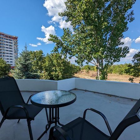 Horizon View Villa - Lakefront Terrace Suite Bucharest Luaran gambar