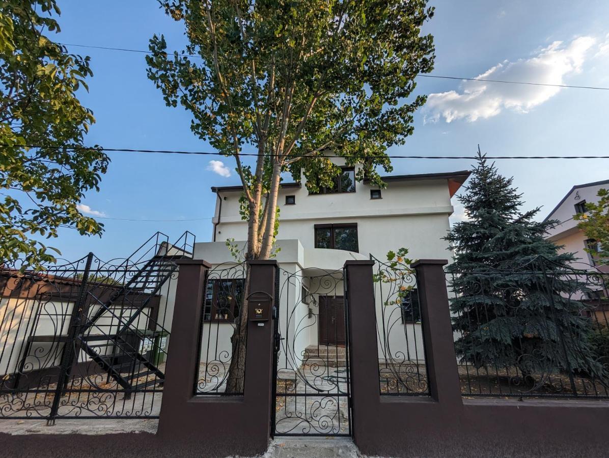 Horizon View Villa - Lakefront Terrace Suite Bucharest Luaran gambar
