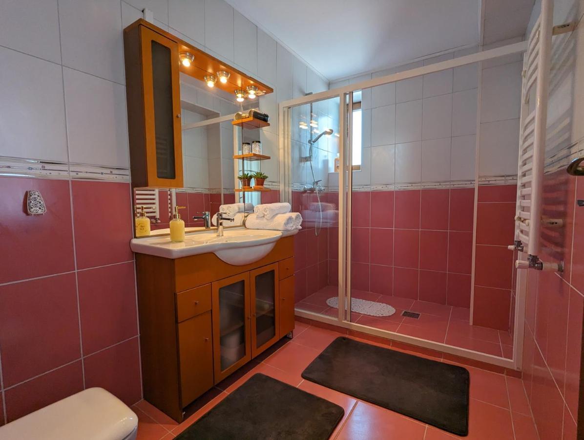 Horizon View Villa - Lakefront Terrace Suite Bucharest Luaran gambar