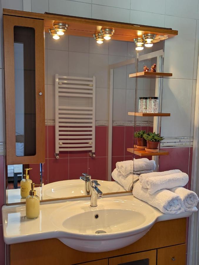 Horizon View Villa - Lakefront Terrace Suite Bucharest Luaran gambar