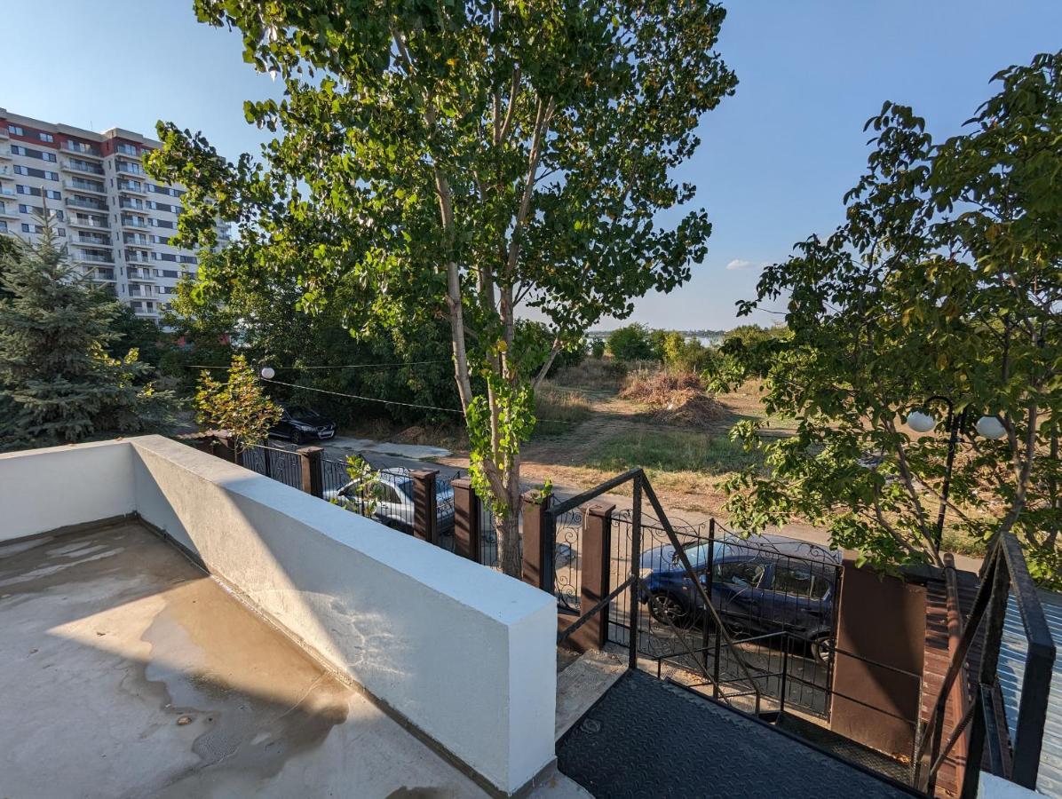 Horizon View Villa - Lakefront Terrace Suite Bucharest Luaran gambar