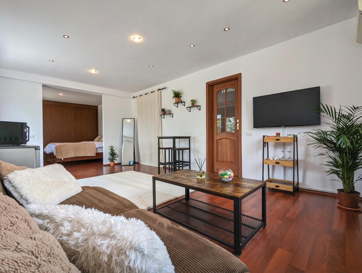 Horizon View Villa - Lakefront Terrace Suite Bucharest Luaran gambar