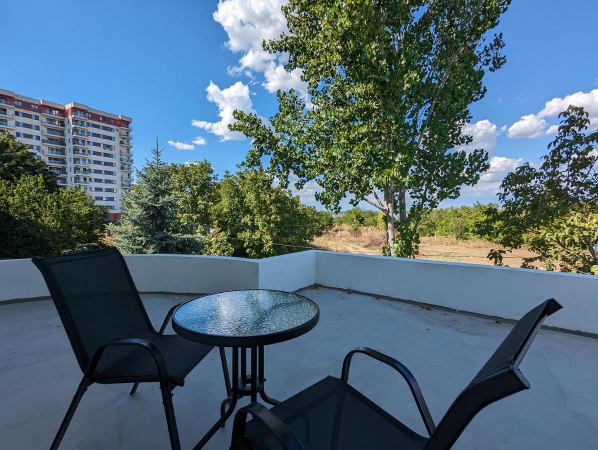 Horizon View Villa - Lakefront Terrace Suite Bucharest Luaran gambar